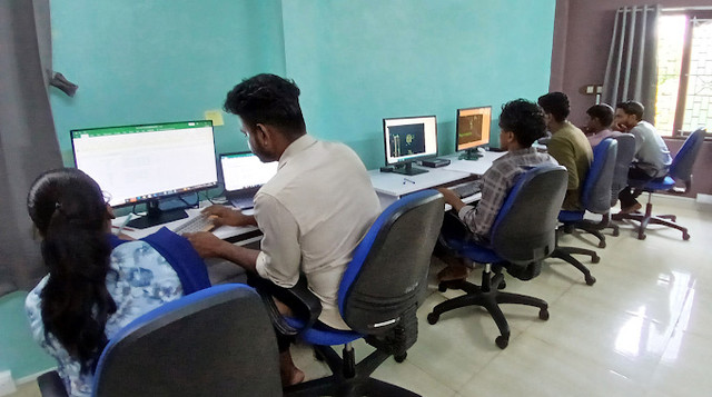 Students collaborating on Tekla Structures projects