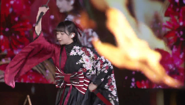 Arisa-Komiya-con-espada-252