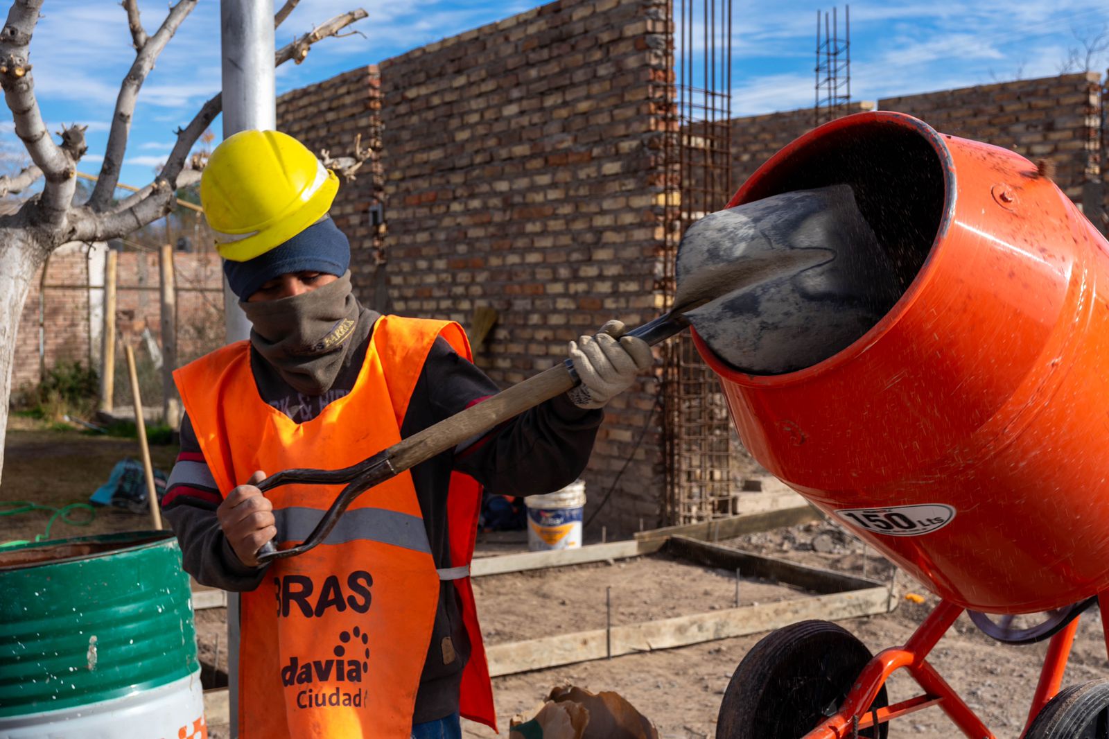 RIVADAVIA: remodelación de dos arterias y de la histórica chimenea