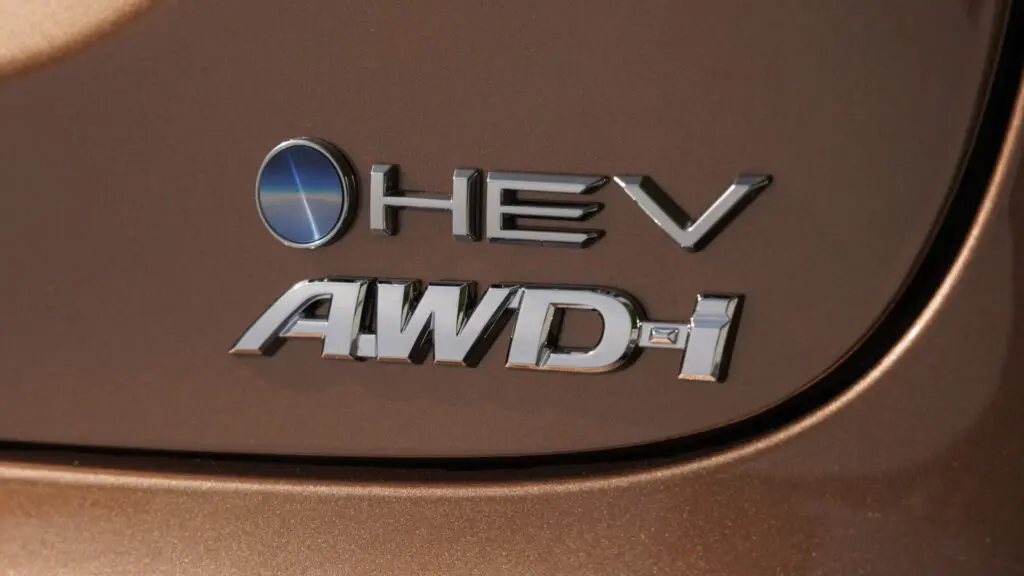 Toyota optimizează spațiul portbagajului la mașinile hibride