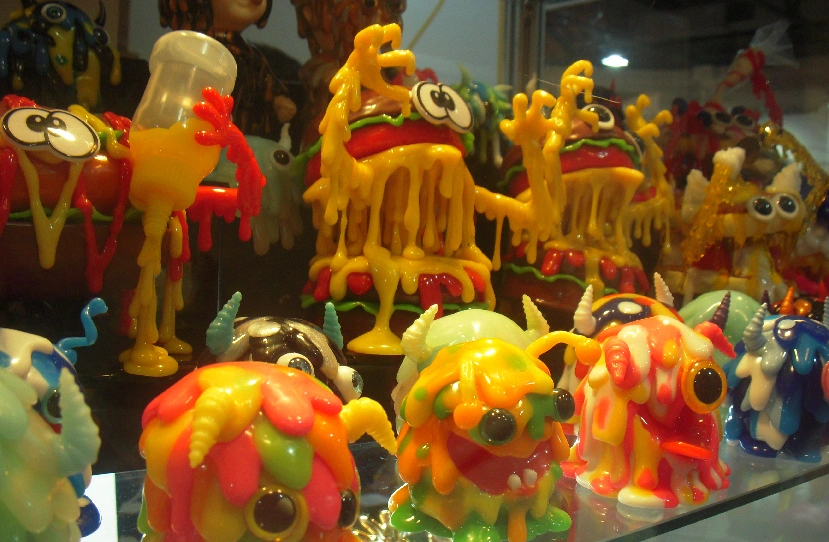 Melting wax-like creatures by どろどろ.