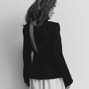 ellecanada-september2026-article-pic7