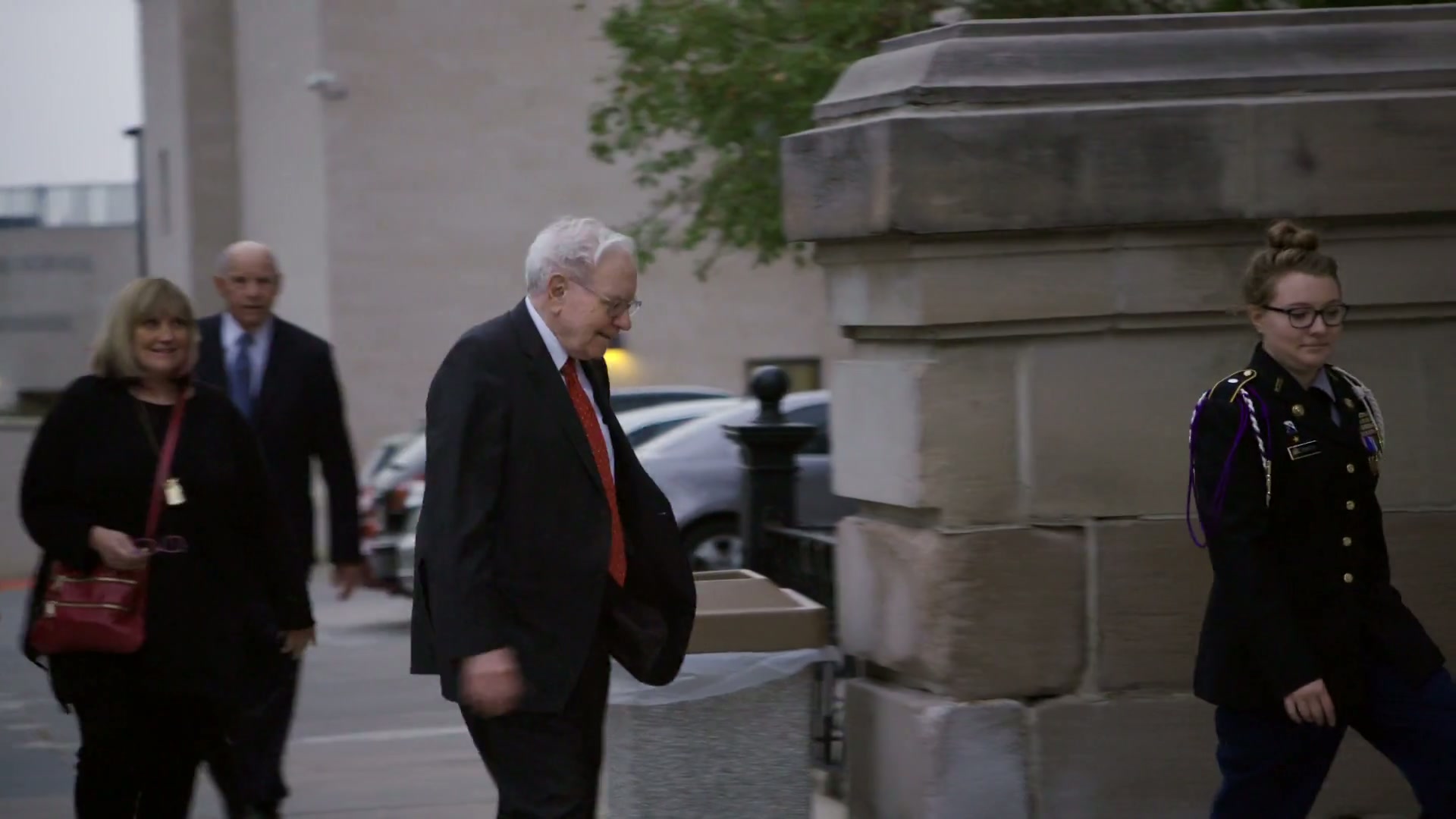 Becoming Warren Buffett Screenshot