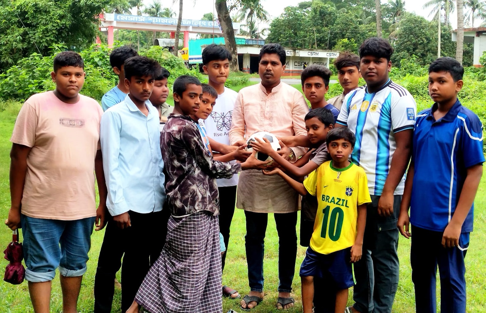 মাদক ছেড়ে তরুণদের খেলার মাঠে আসার আহ্বান জানালেন মো: পিন্টু রহমান