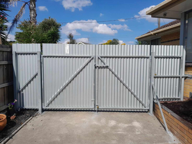 Mums-gate-3