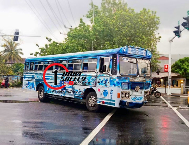 අගුලාන මංසන්ධියේදී මගී ප්‍රවාහන බස් රථයක් සහ මෝටර් රථයක් ගැටෙයි