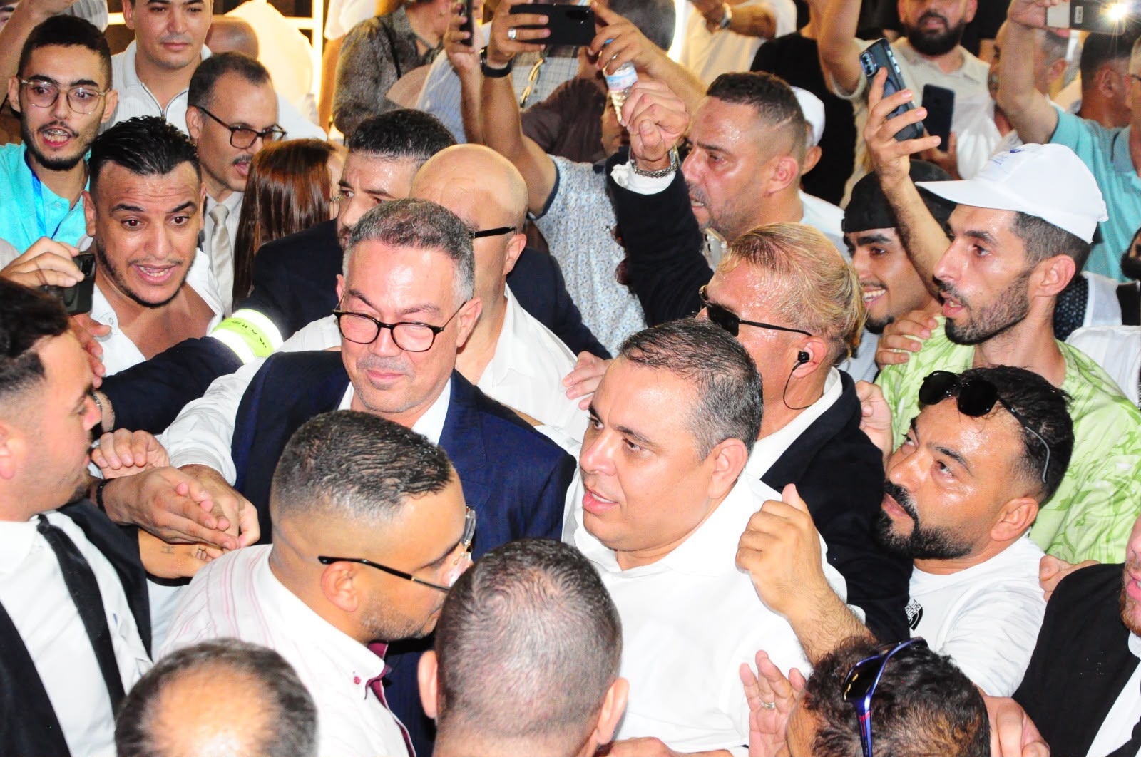 فاق كل التوقعات بحضور أزيد من 4 آلاف شخص.. لقجع والسكوري وقيادات «البام» في تجمع جماهيري حاشد لدعم المومني بالناظور - صورة 24