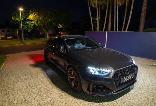 Audi RS4 night03.jpg