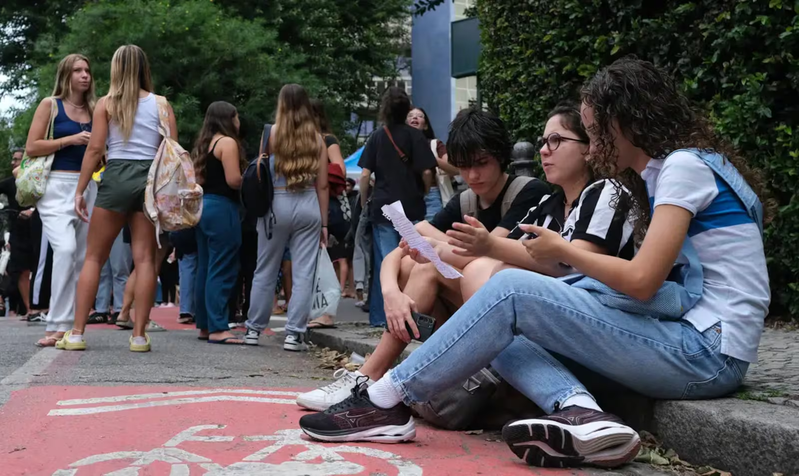 Saúde dos jovens em alerta: IBGE revela violência em alta, álcool e tabaco nas escolas - Imagem 1