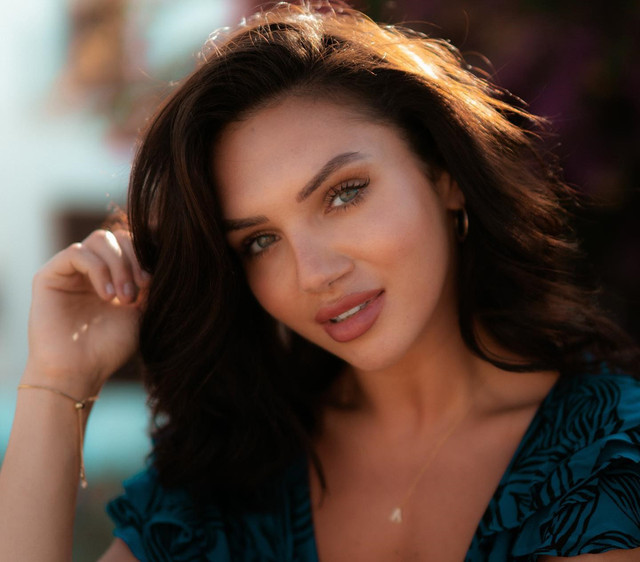 Alexandra-Cane-Wallpapers-Insta-Fit-Bio-2.jpg