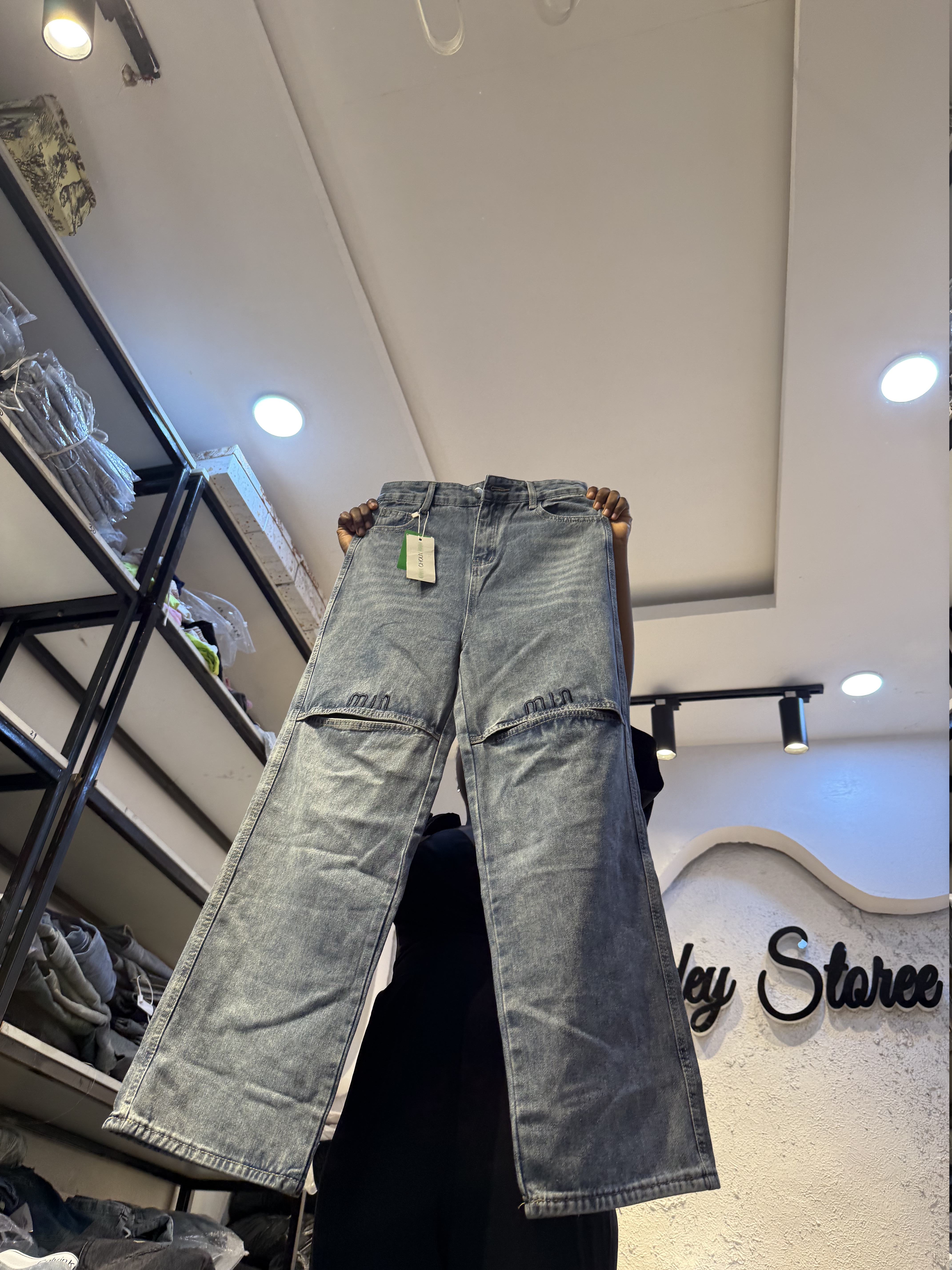 Waist 28