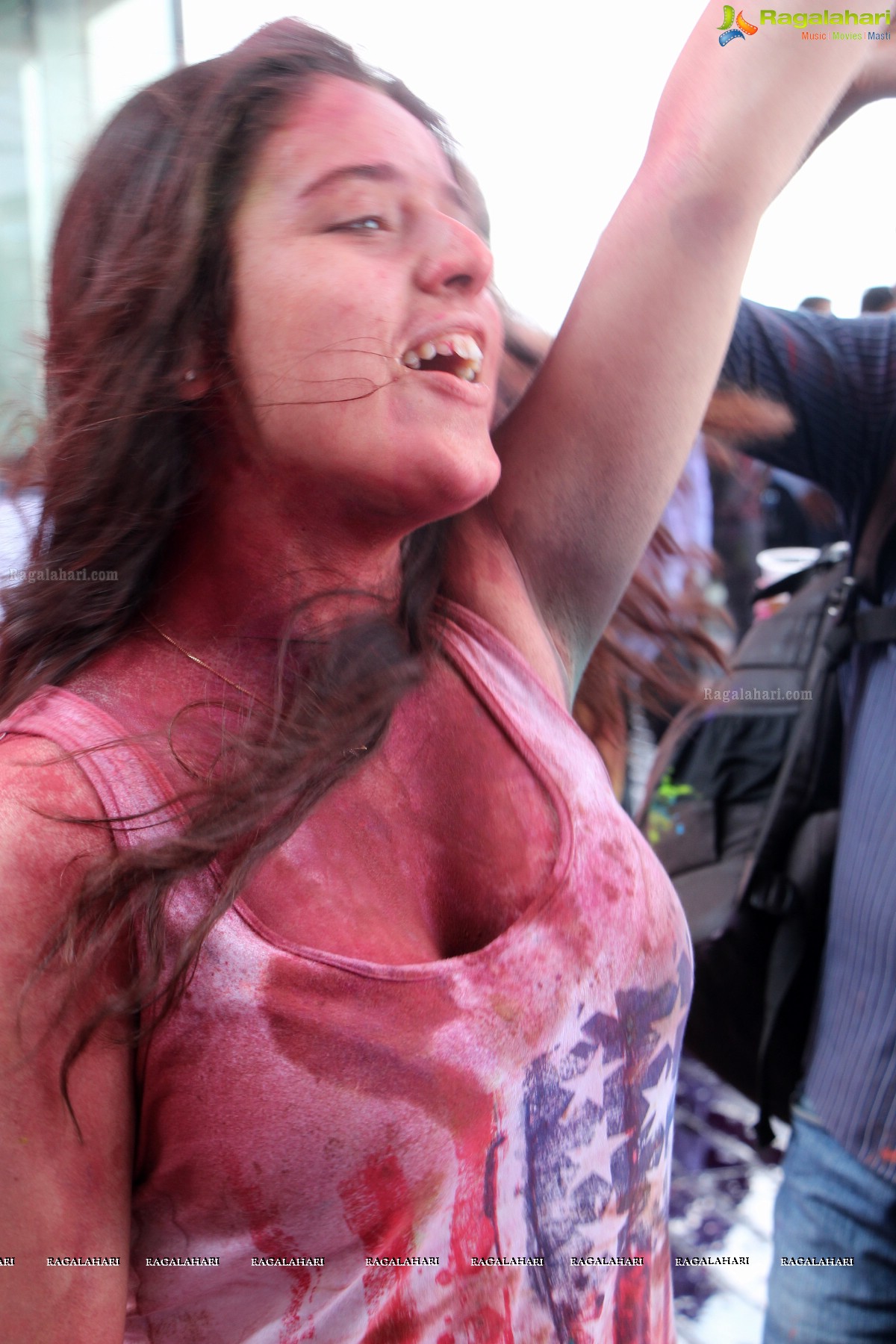 [Image: pitars-holi-celebrations-hyderabad5.jpg]