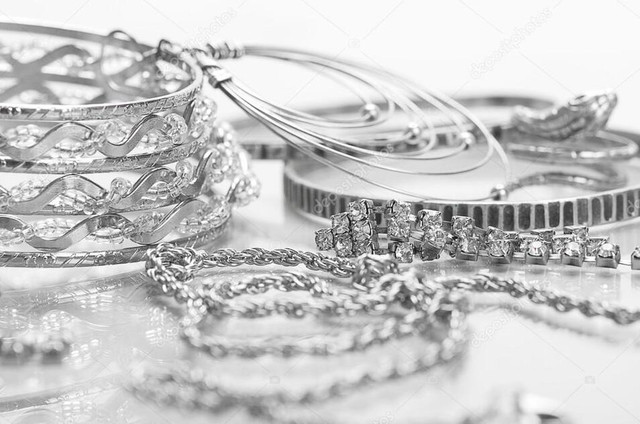 Cash Your Jewellery India offers a reliable and efficient service for those looking to exchange their gold for cash for gold shop in Delhi. With a commitment to transparency and customer satisfaction, their cash-for-gold shop provides a seamless process for selling unwanted or unused gold items, including jewelry, coins, and bars. The shop is renowned for its competitive rates, ensuring that clients receive the highest value for their gold based on real-time market prices.