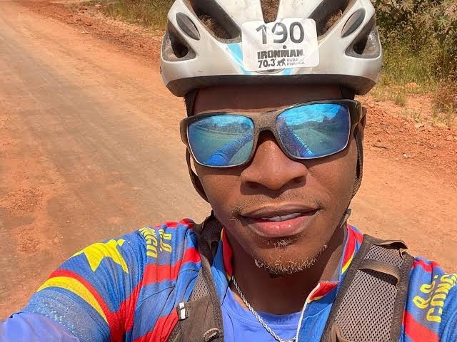 Illustration - RDC : a velo de Goma a Rabat, un jeune homme pedale contre la guerre