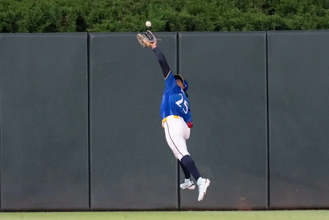 Twins Uncertain About Byron Buxton's Shoulder Injury Severity