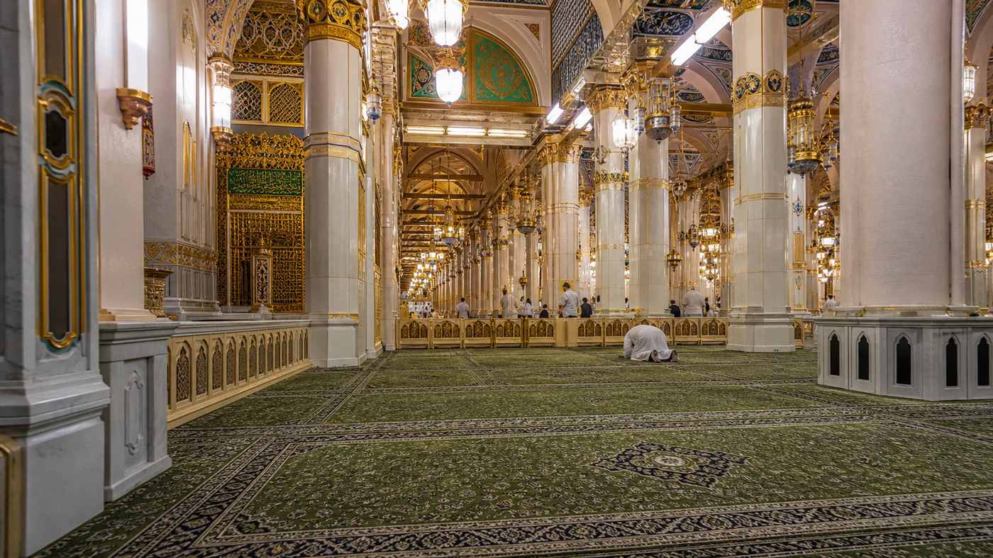 الروضة الشريفة داخل المسجد النبوي في المدينة المنورة