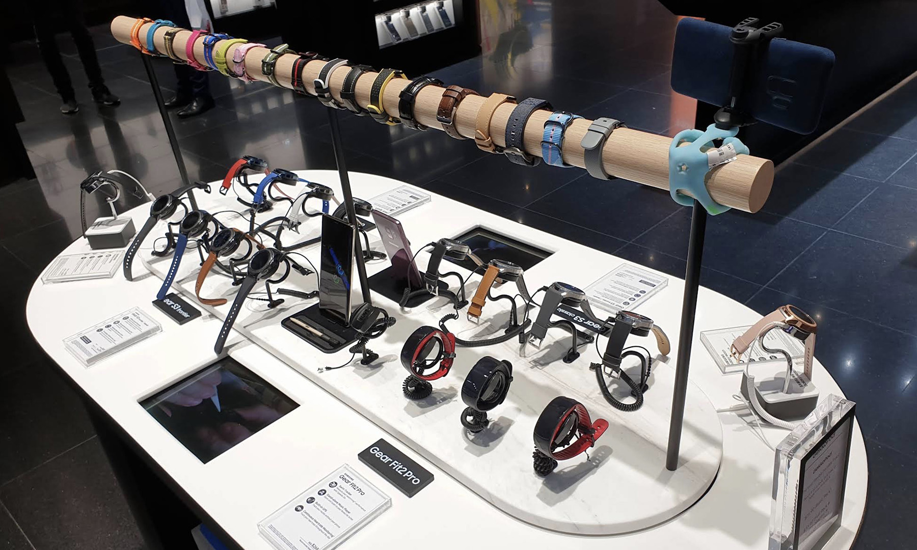 Samsung Galaxy Watch and Buds accessories display