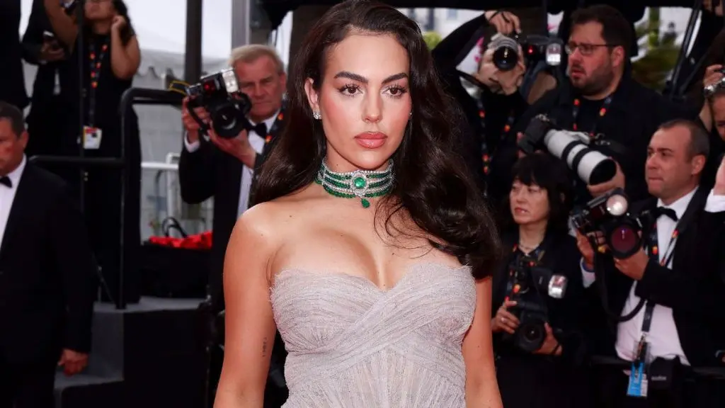 Georgina Rodriguez Stuns in Curve-Hugging Gown