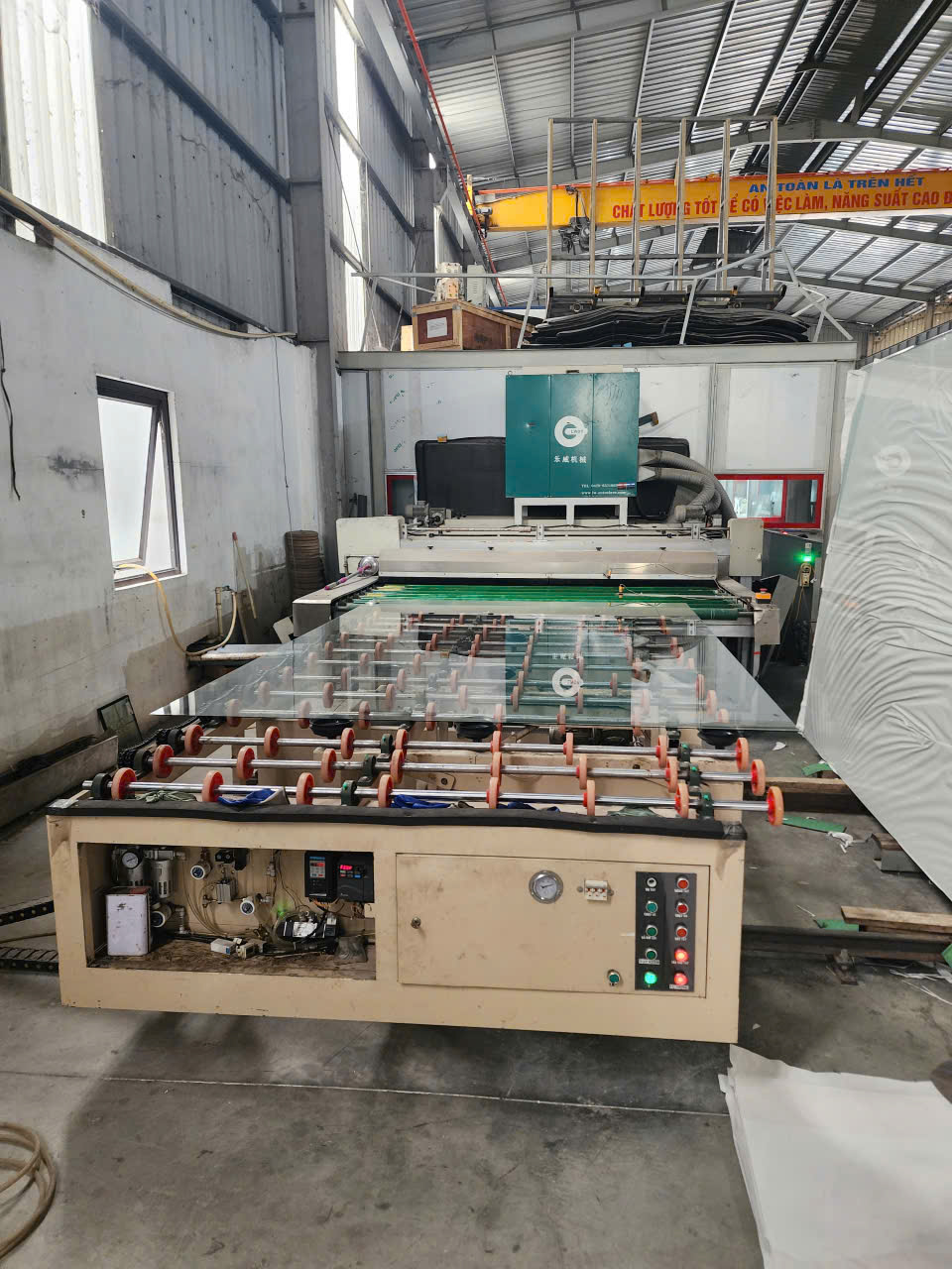 Máy lấy kính tự động