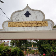 100