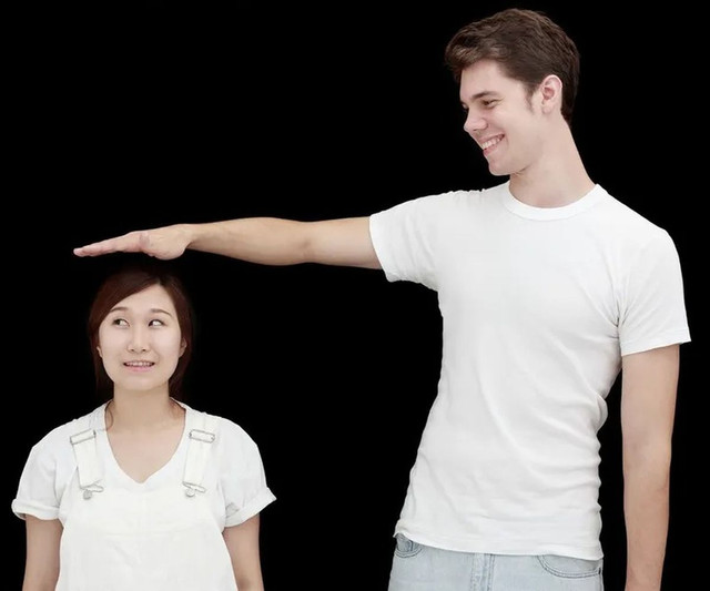 Womanlet-Short-Woman