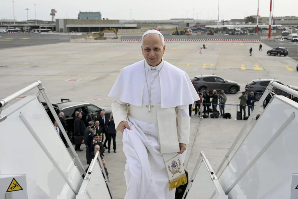 Cum călătorește Papa: secretele din spatele zborurilor pontificale
