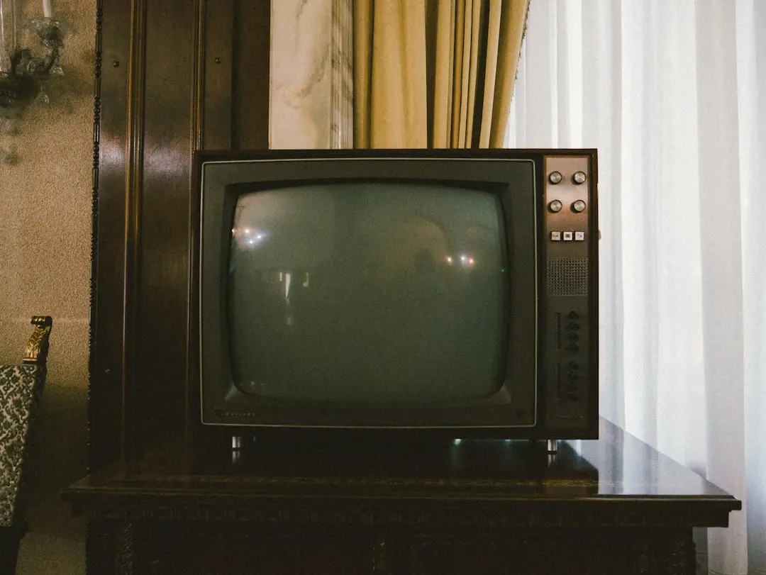 Starul de televiziune de realitate falimentată, neînfrânat de probleme financiare