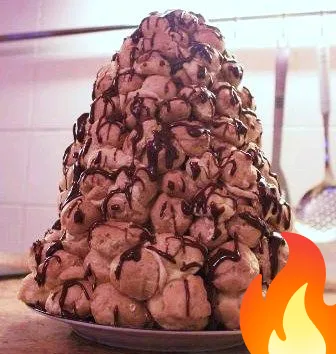 Постер Торт Крокембуш из профитролей