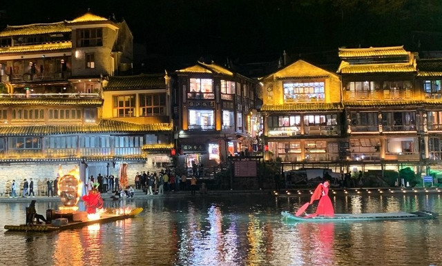 Украденное солнце. Universal Beijing Resort, Гуйлинь, Фужун, Чжанцзяцзе, Фэнхуан, Яншо. 8-17 апреля 2026. Украденное солнце. Universal Beijing Resort, Гуйлинь, Фужун, Чжанцзяцзе, Фэнхуан, Яншо. 8-17 апреля 2026.