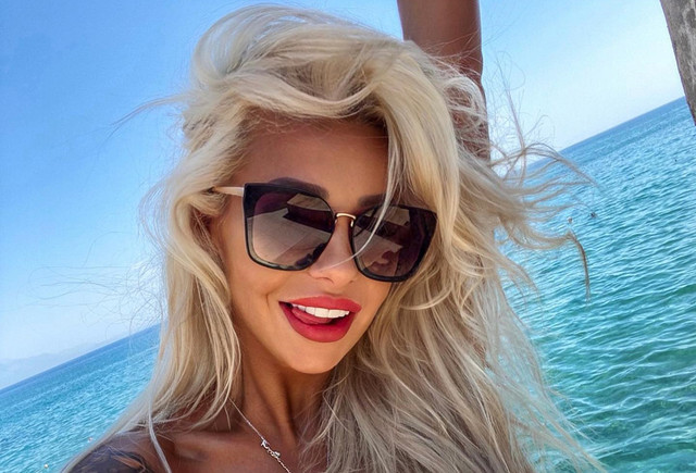 Nikola-Rihova-Wallpapers-Insta-Fit-Bio-4.jpg