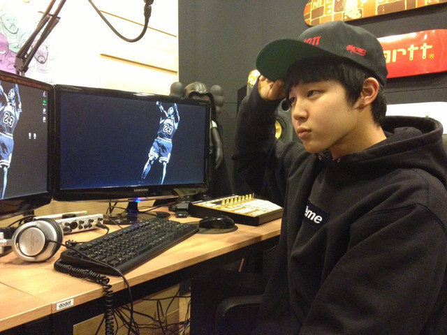 첫 로그 찍었을 때 멘붕사진 올렸어요! 와서 한번 보세요 ㅋㅋ! bts .ibighit. com || Twitter • 31 Januari 2013