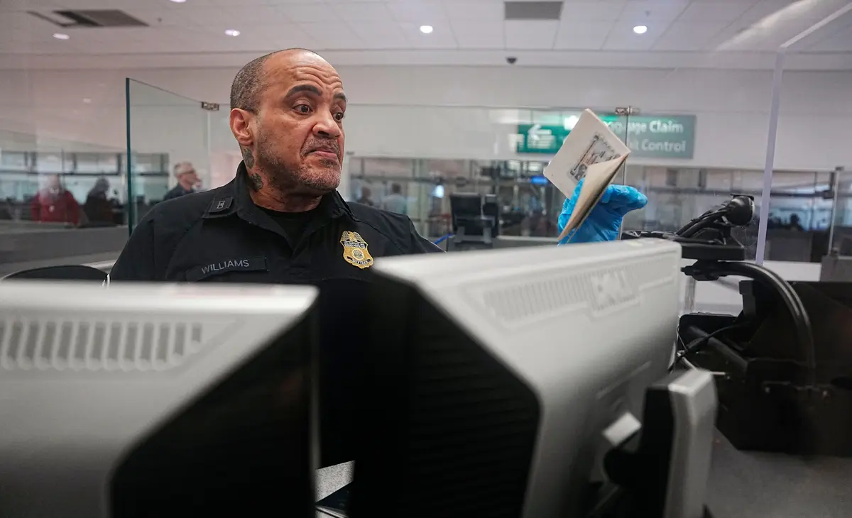 Canadian Traveler Warned of U.S. Border Hassles