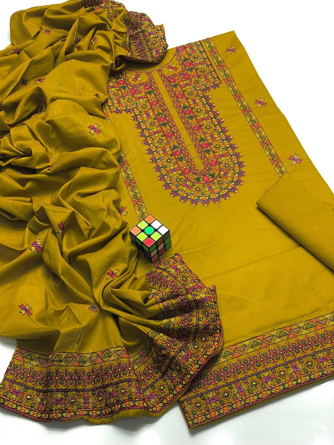 3 Piece Women's Unstitched Lawn Embroidered Suit - Image 3