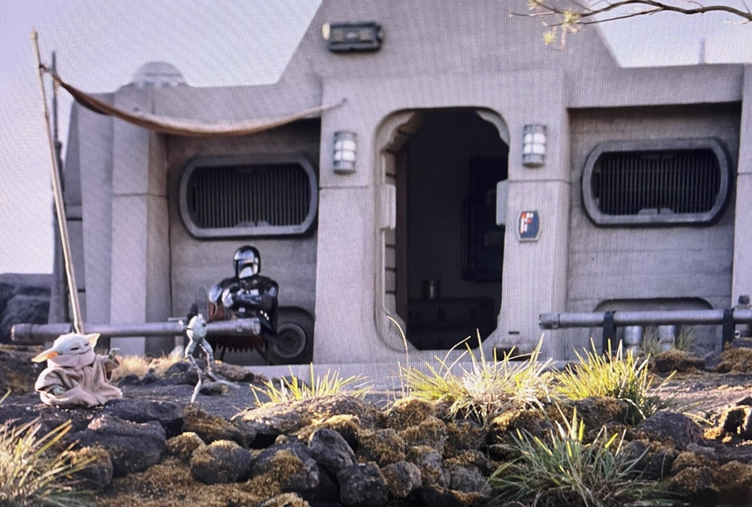 screenshot of Clan Mudhorn cabin with Mando and Grogu
