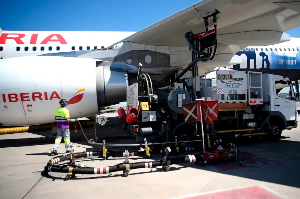 Compania aeriană a transmis cu succes costurile de combustibil pasagerilor