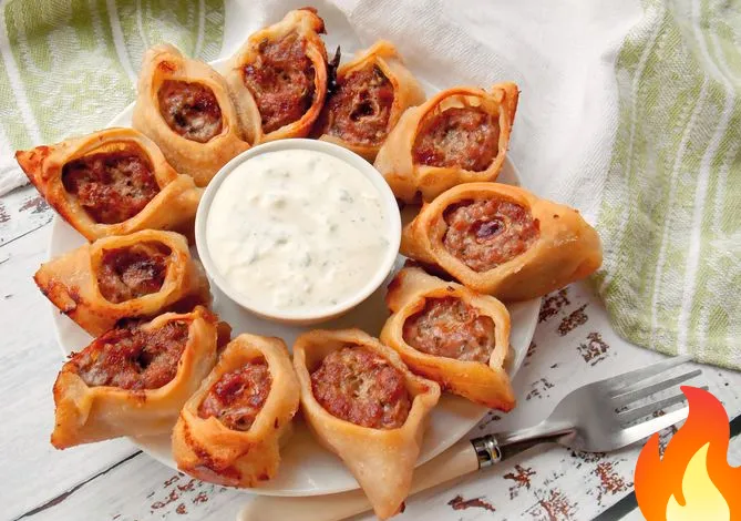 Постер Запечённые открытые манты с соусом из кефира и сметаны