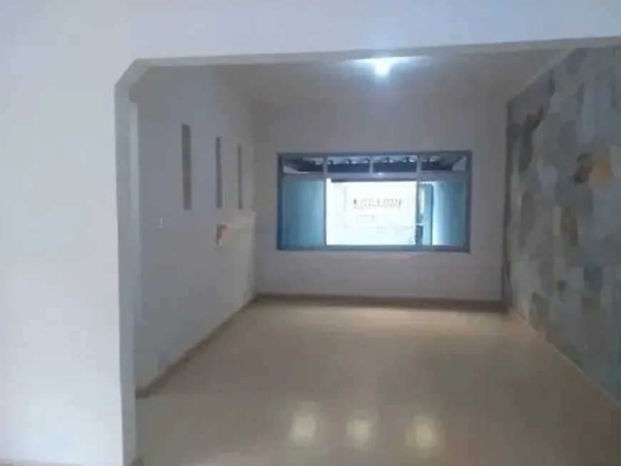 Casa à venda com 193m², 5 quartos, 1 suíte e 3 vagas em Vila Barreto
