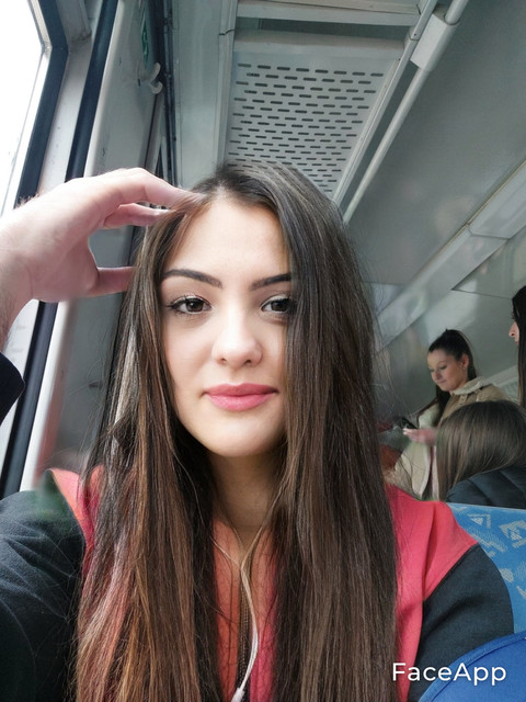 Face-App-1682264949669