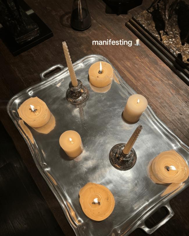 “Manifestando”, tituló una de las fotos.Tiktok/kateecass