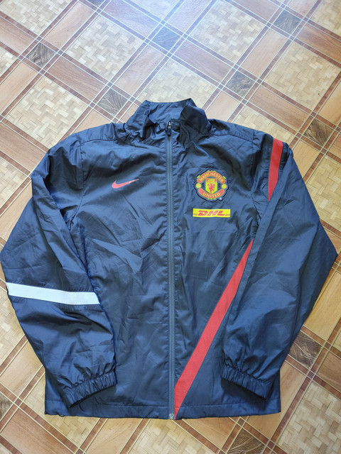 man-utd-12-jacket-black