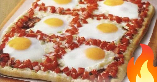 Фото Пицца с помидорами и яйцами