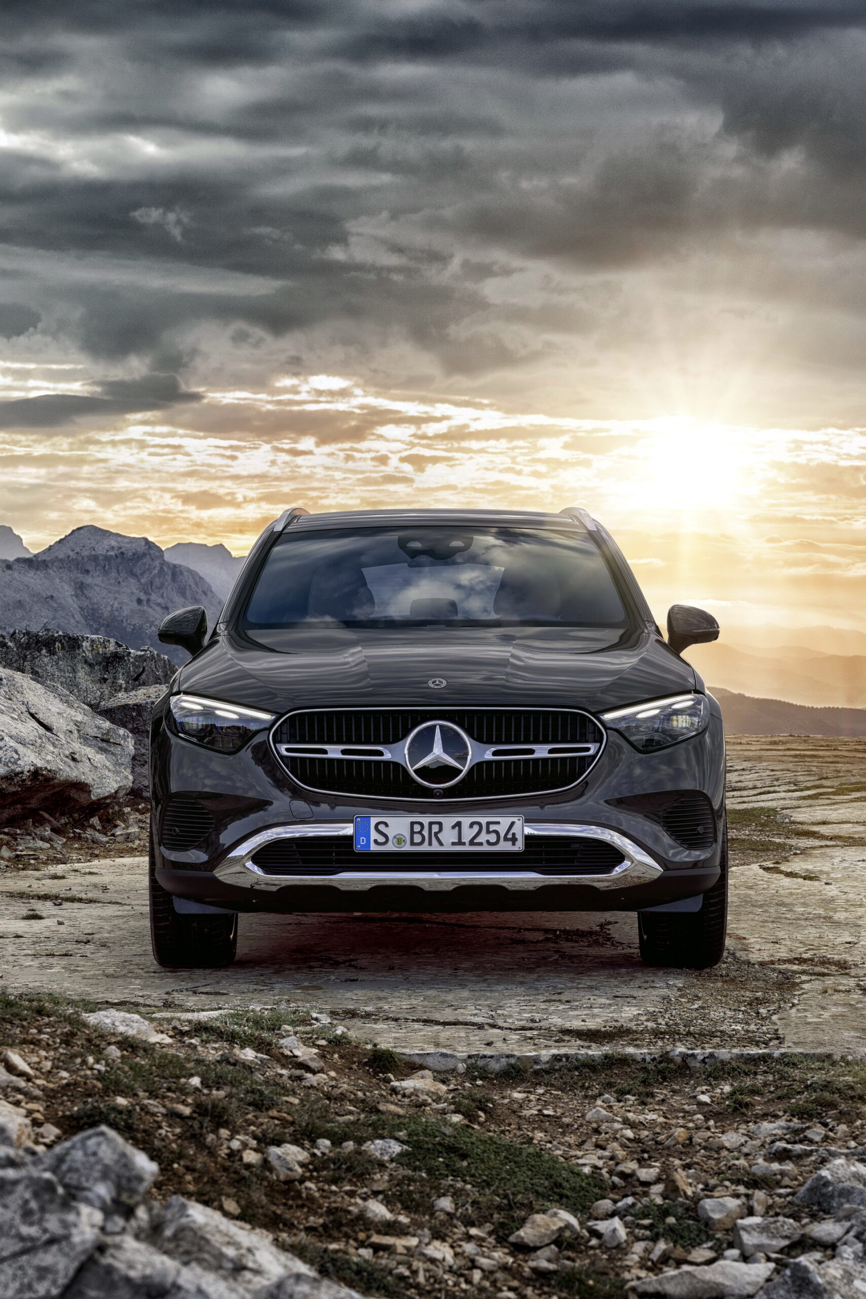 2023-Mercedes-Benz-GLC-16-scaled