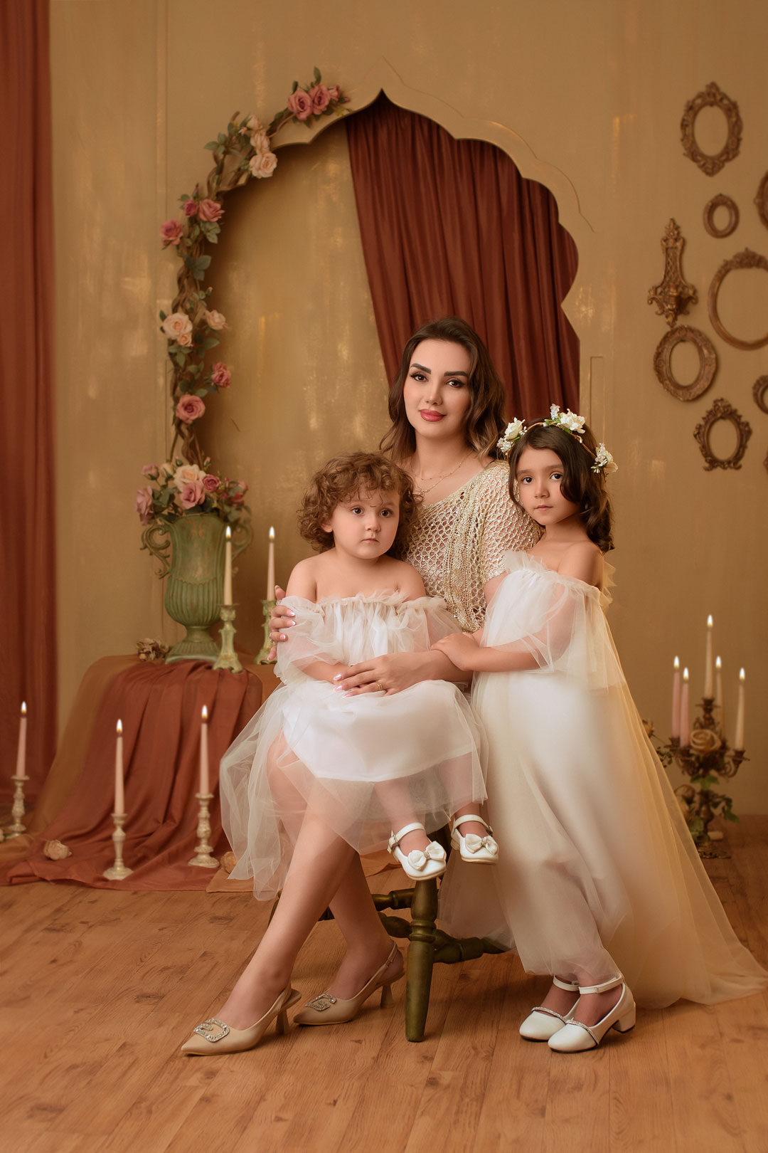 آتلیه کودک نویسا مشهد - محیط داخلی مینیمال با نورپردازی تخصصی کودک