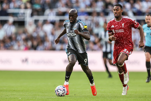Yoane Wissa v zápase proti Liverpoolu