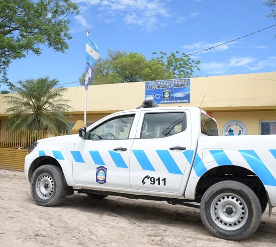 5eIGRpgg.jpg Barrio Namqon: Malvivientes arrojaron escombros a un móvil policial y ocasionaron daños