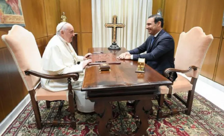 El gobernador de Ctes con el Papa: “Hablamos del presente del país y los desafíos”