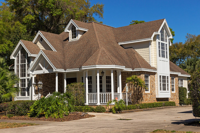 houses on neighborhood street