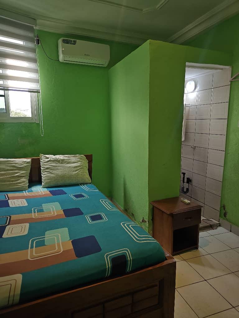 Chambre meublée à louer à Douala - 15000 FCFA/Nuit