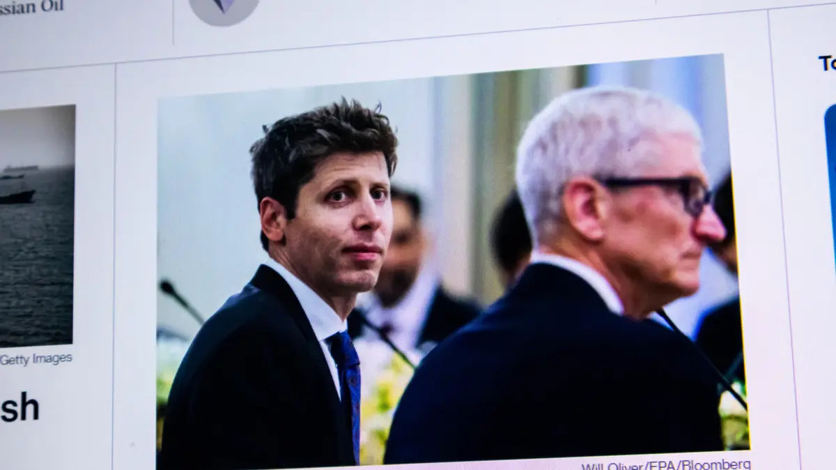 Apple acuză: Foști angajați ar fi scurs secrete către OpenAI