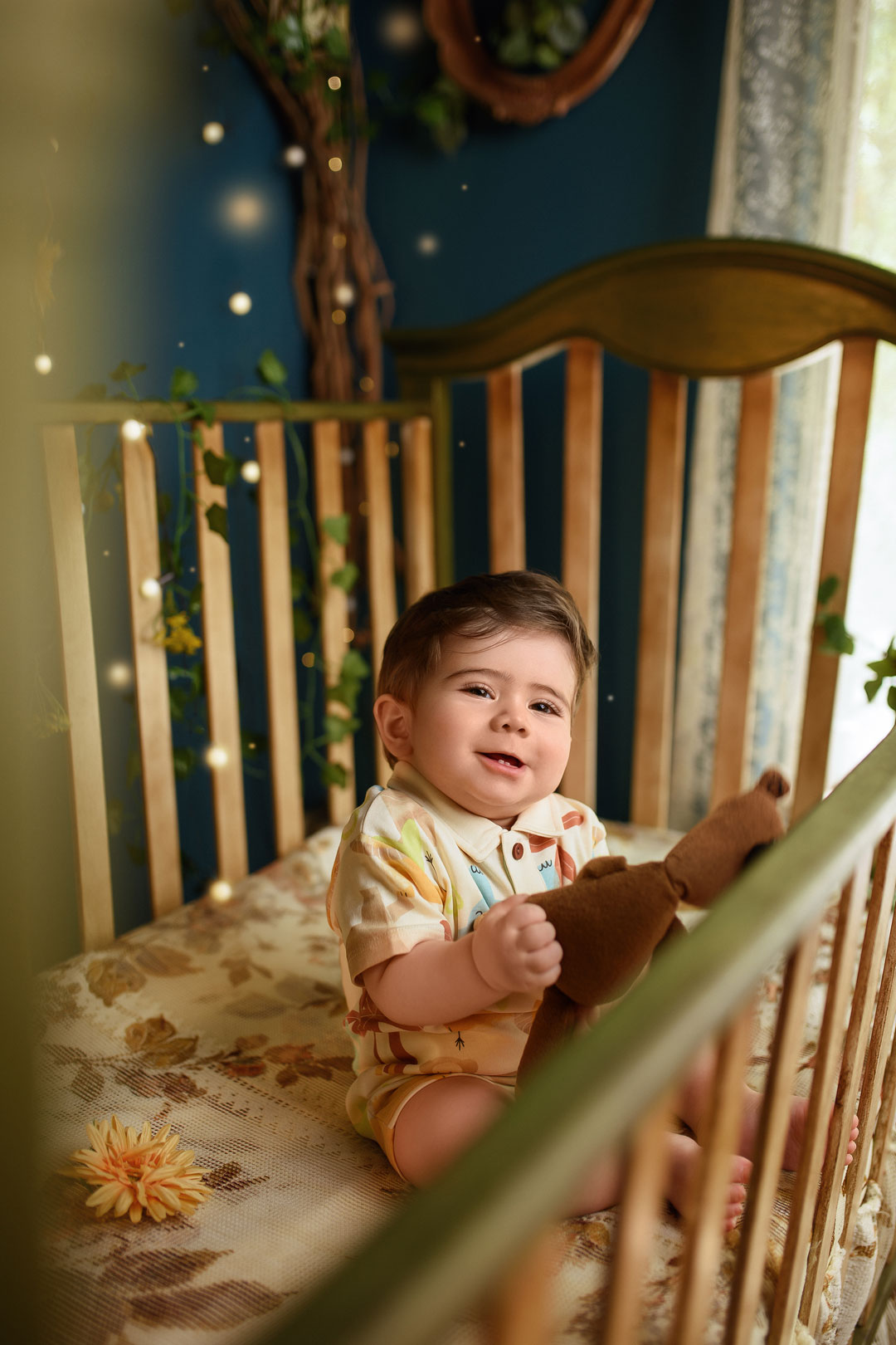 آتلیه کودک نویسا مشهد - فضای داخلی کرمی برای عکاسی کودک حرفه‌ای